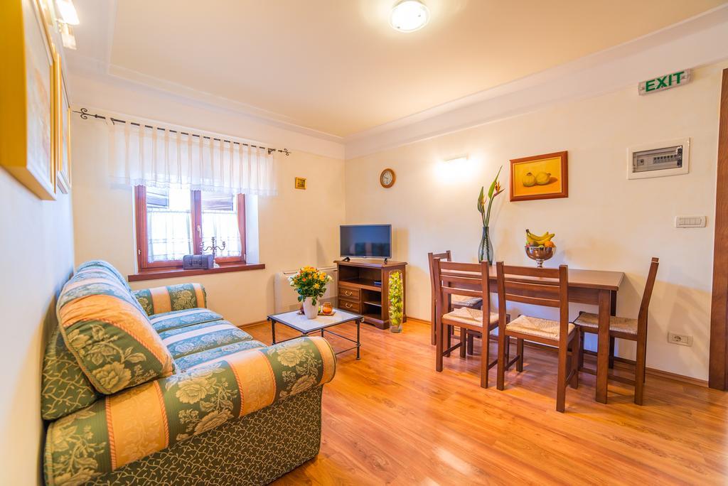 Aparthotel Katalyma 828 Канфанар Екстериор снимка