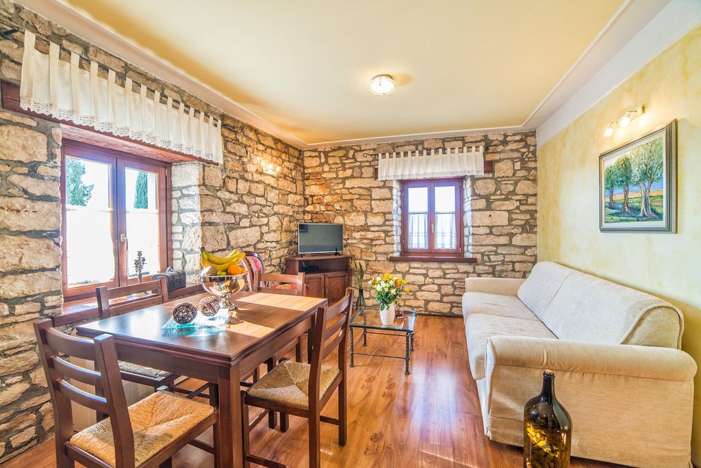Aparthotel Katalyma 828 Канфанар Екстериор снимка