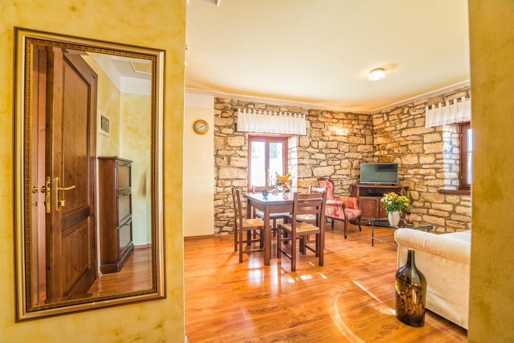 Aparthotel Katalyma 828 Канфанар Екстериор снимка