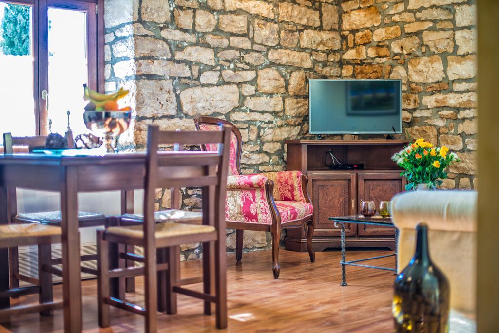 Aparthotel Katalyma 828 Канфанар Екстериор снимка