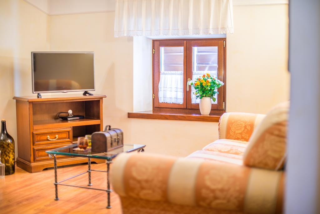 Aparthotel Katalyma 828 Канфанар Екстериор снимка