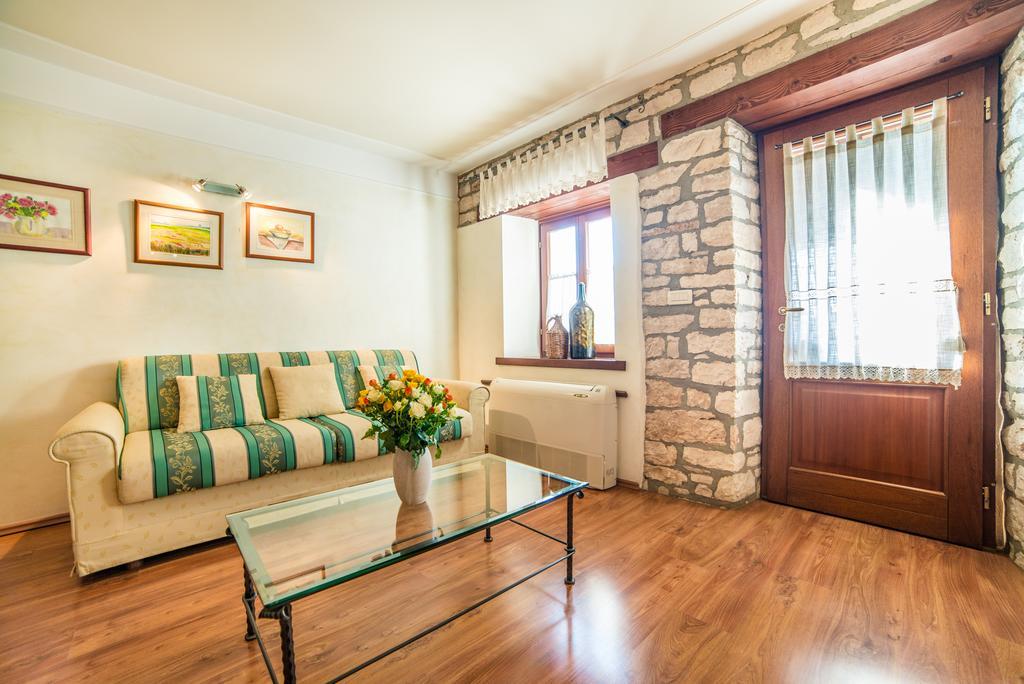 Aparthotel Katalyma 828 Канфанар Екстериор снимка