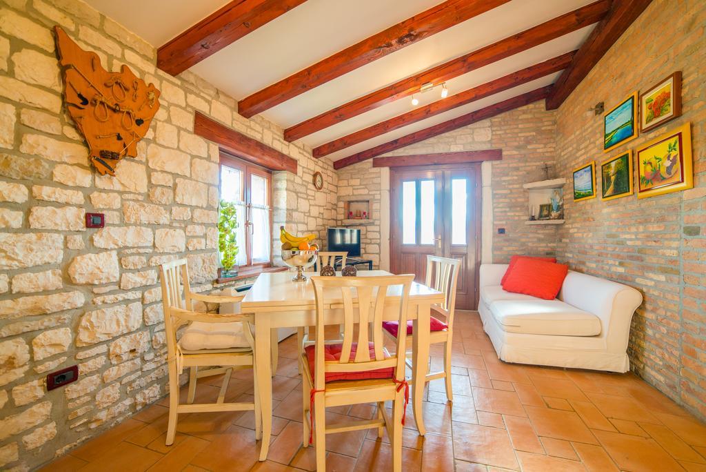 Aparthotel Katalyma 828 Канфанар Екстериор снимка